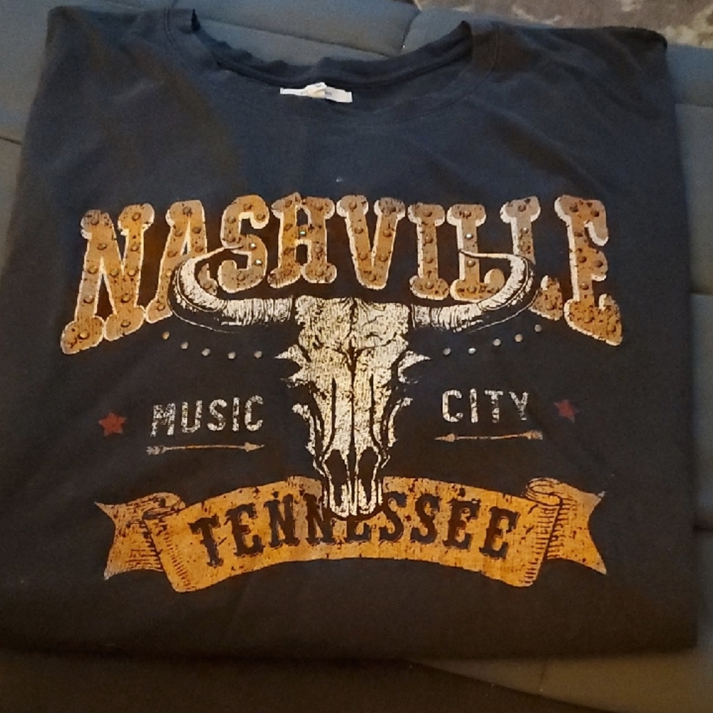 Maurices Black T-Shirt with Gold Nashville Tennessee Graphic